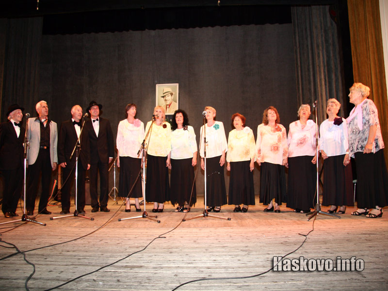 С песните на Ари