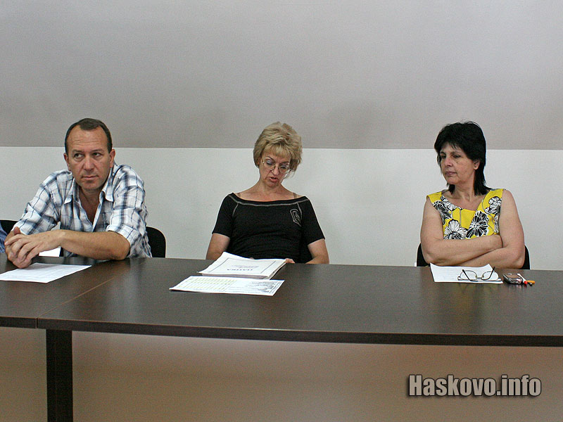 д-р Снежана Иванова (в средата)