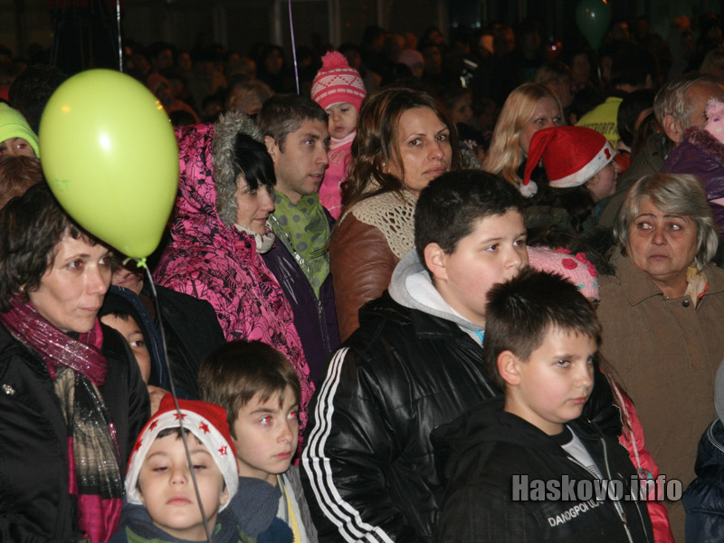 Светлините на "Дървото на надеждата" Светлините на "Дървото на надеждата"