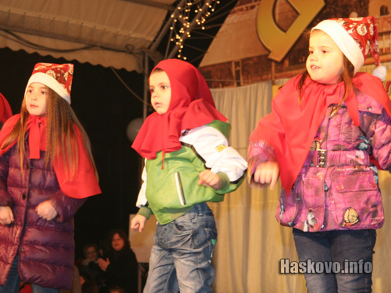 Запалването на светлините на елхата Запалването на светлините на елхата