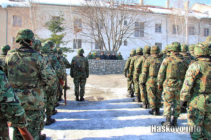 Военни, илюстрация