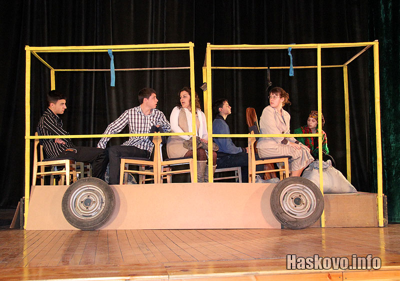 Младежки театър