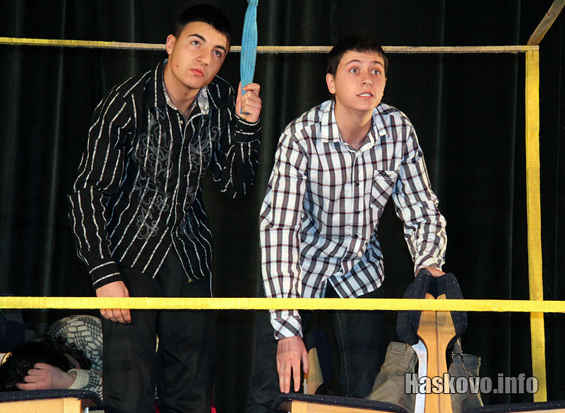 Младежки театър