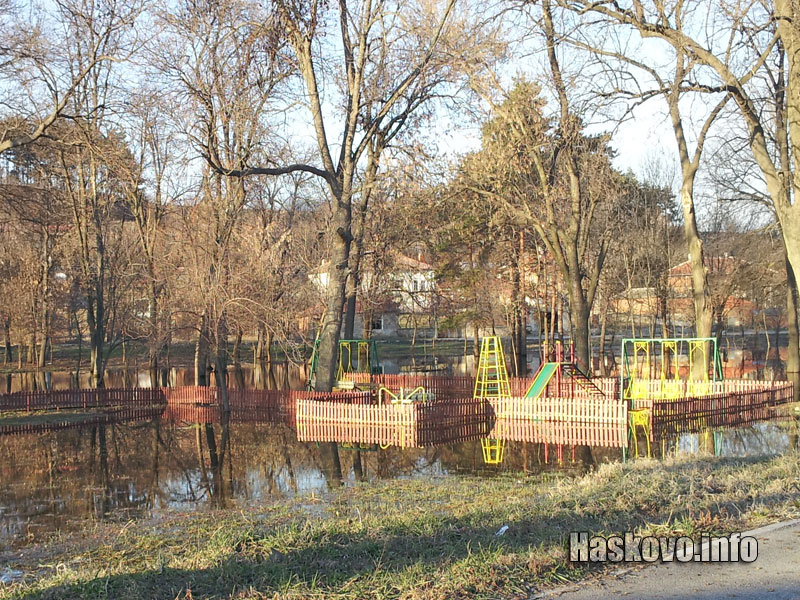Стойково още под вода