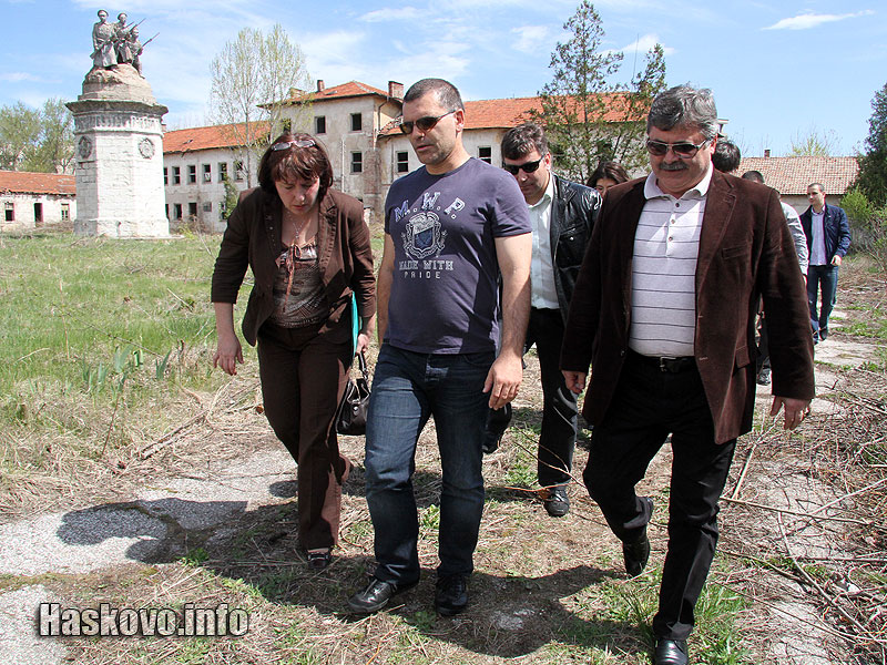 Паметникът Паметникът