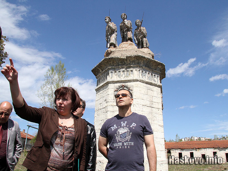 Паметникът Паметникът