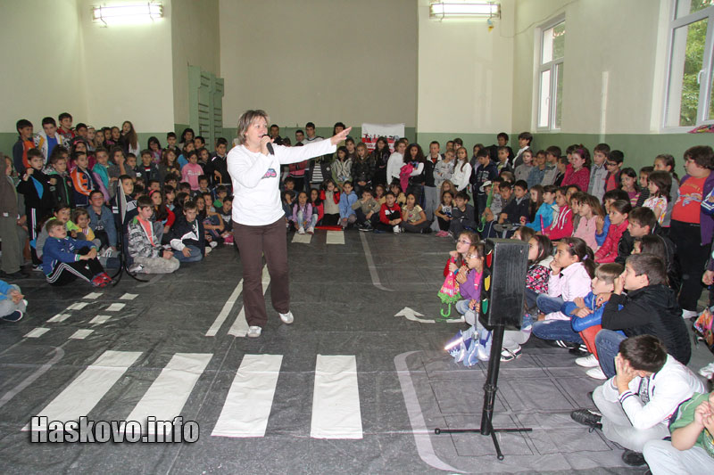 Спектакълът Спектакълът