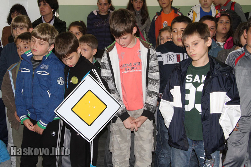 Спектакълът Спектакълът