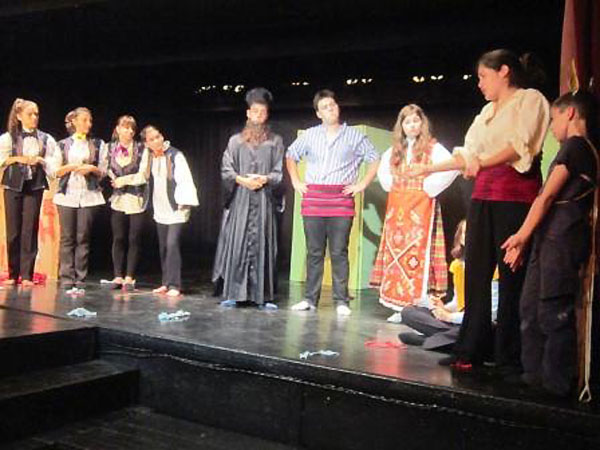 Театър Театър