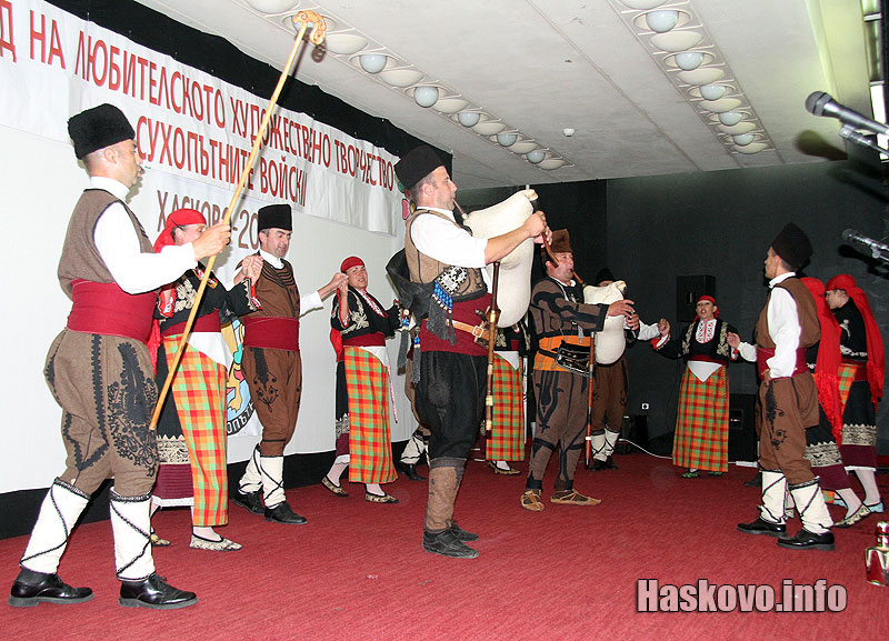 Самодейните състави на военните Самодейните състави на военните