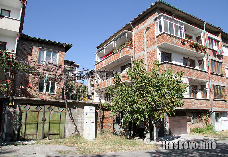 Рушащата се къща Рушащата се къща