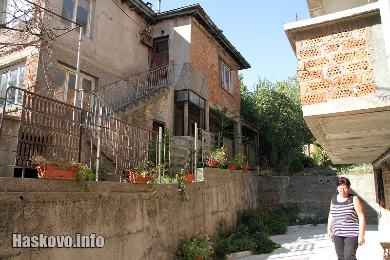 Рушащата се къща Рушащата се къща