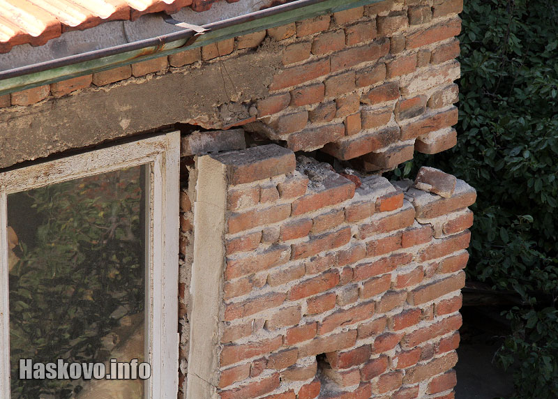 Рушащата се къща Рушащата се къща