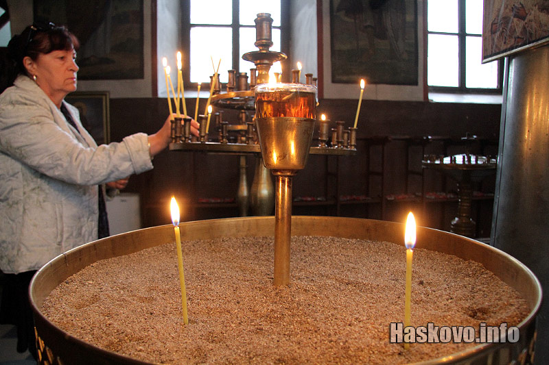 Почина патриарх Максим Почина патриарх Максим