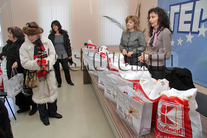 Помощ за Коледа Помощ за Коледа