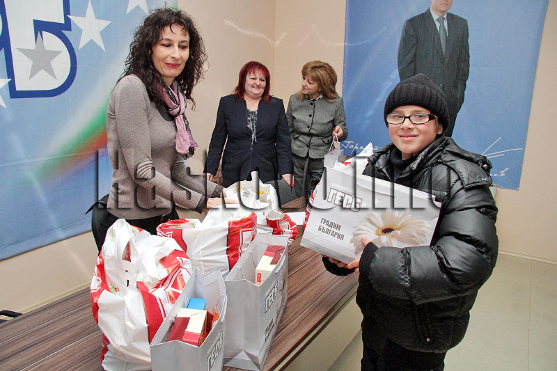 Помощ за Коледа Помощ за Коледа