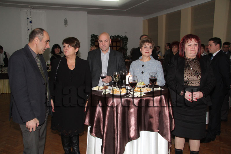 Коледният бал Коледният бал