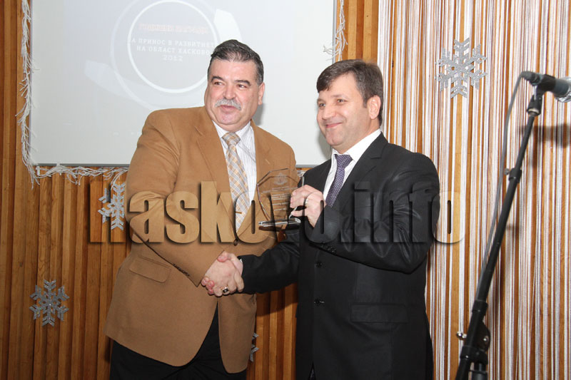 Коледният бал Коледният бал