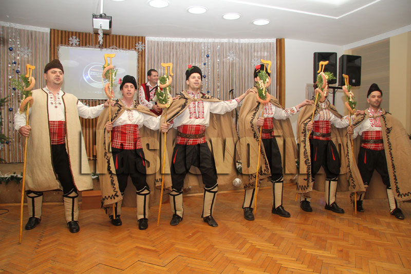 Коледният бал Коледният бал