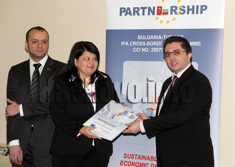 Подписани договори