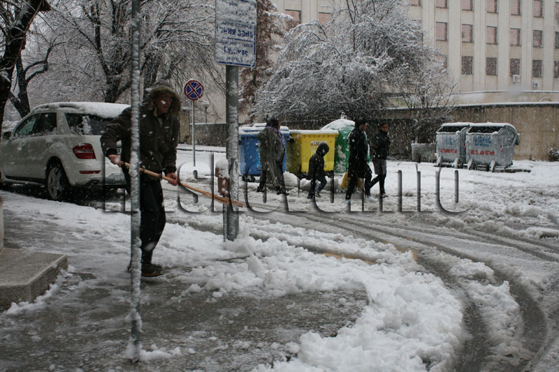 Снегът Снегът