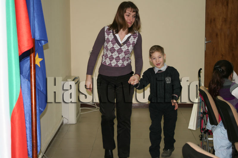 Връчването на средствата Връчването на средствата