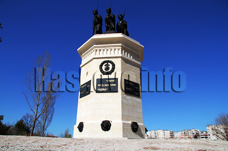 Паметник Паметник