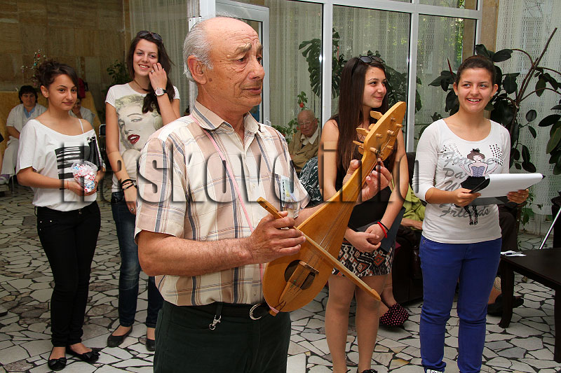 Празникът Празникът