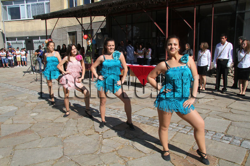 Абитуриенти Абитуриенти