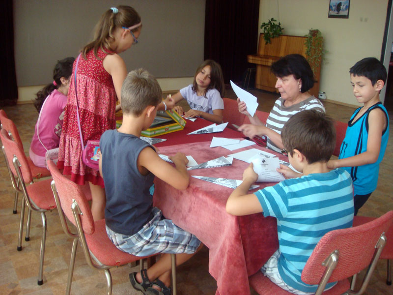 Весело лято