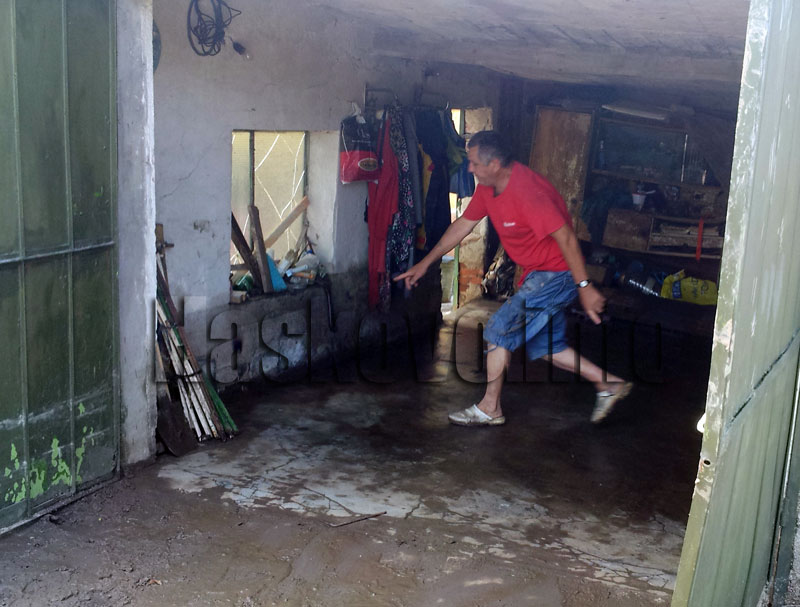 Щетите от наводнението Щетите от наводнението