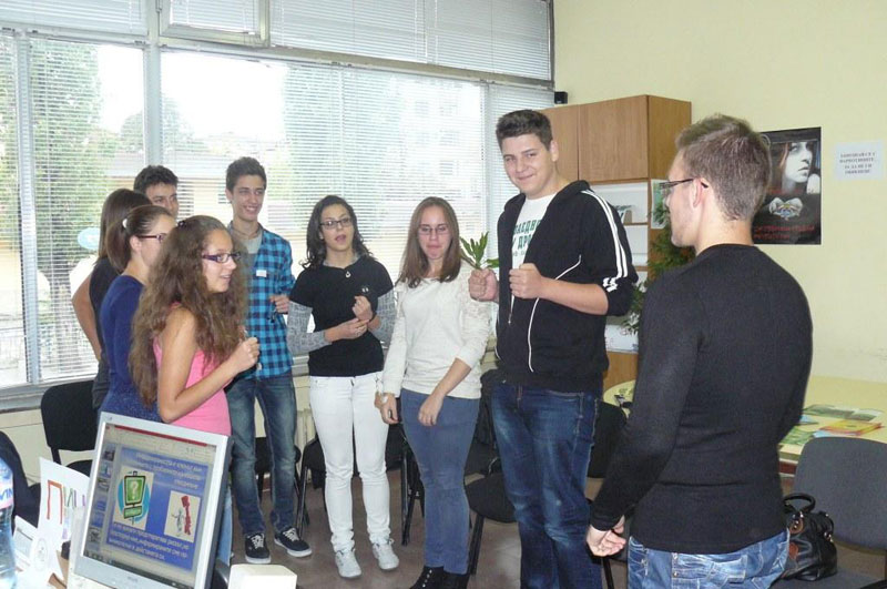 Младежки център Младежки център