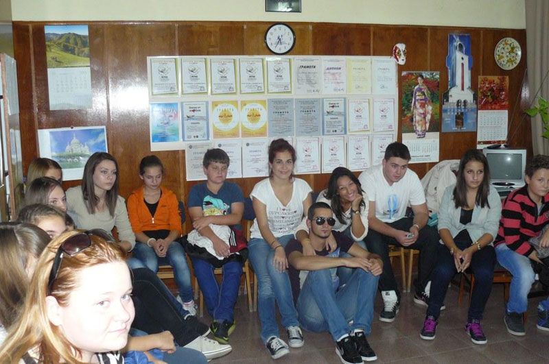 Младежки център Младежки център