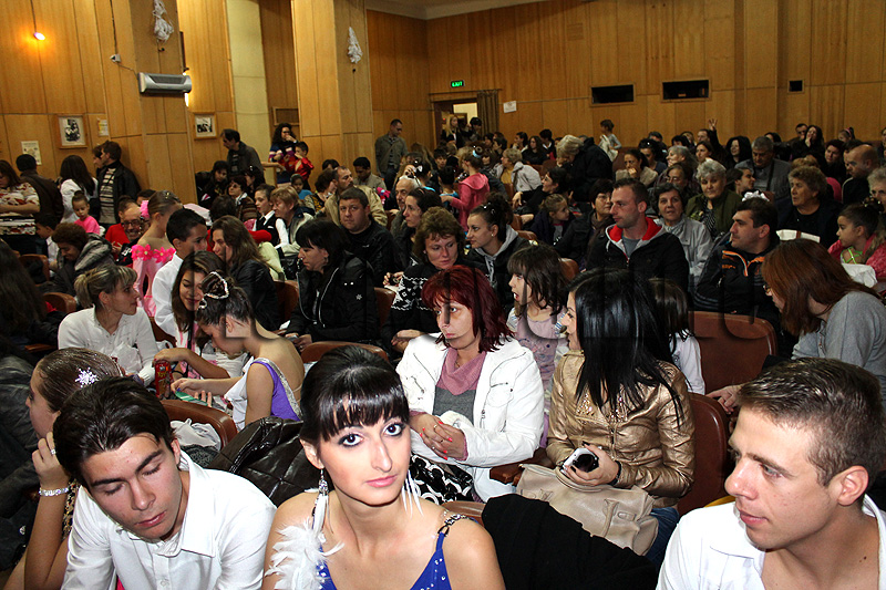 Танци Танци