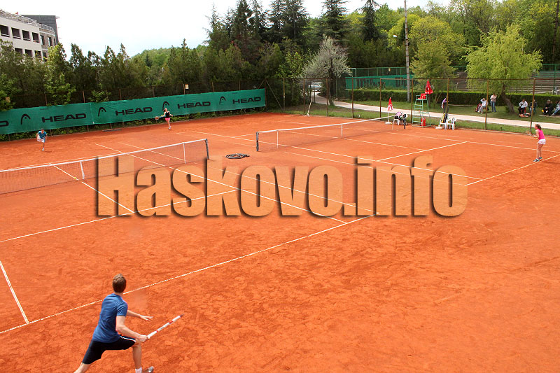 Тенис Тенис