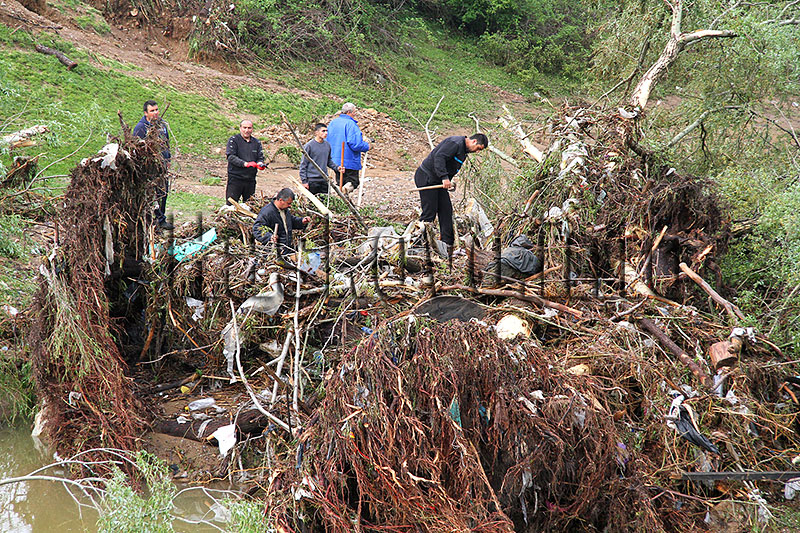 Издирване Издирване
