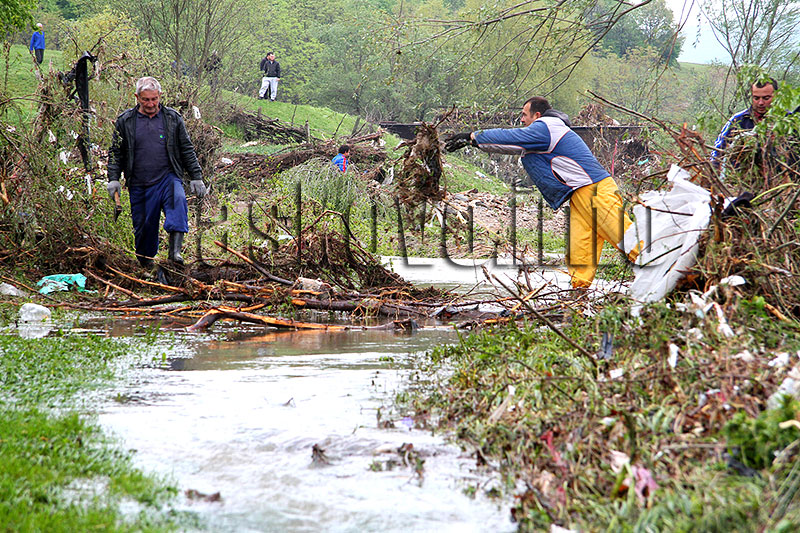 Издирване Издирване