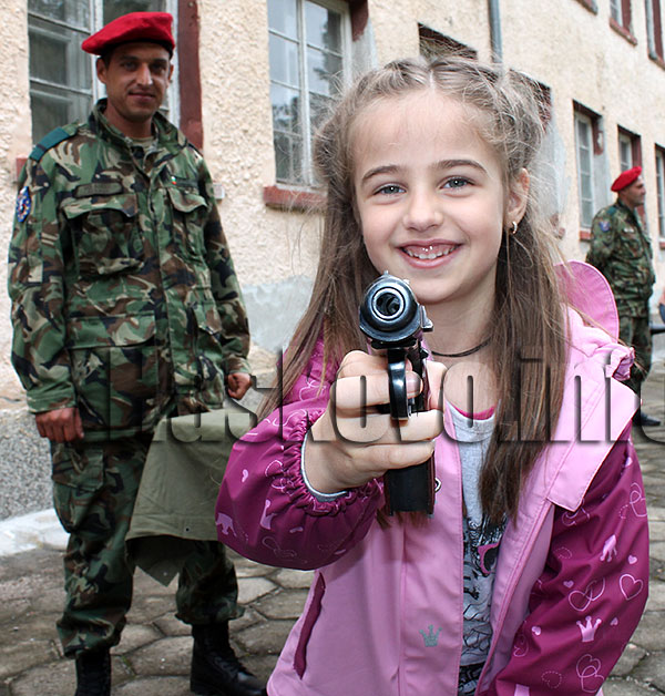 Военни