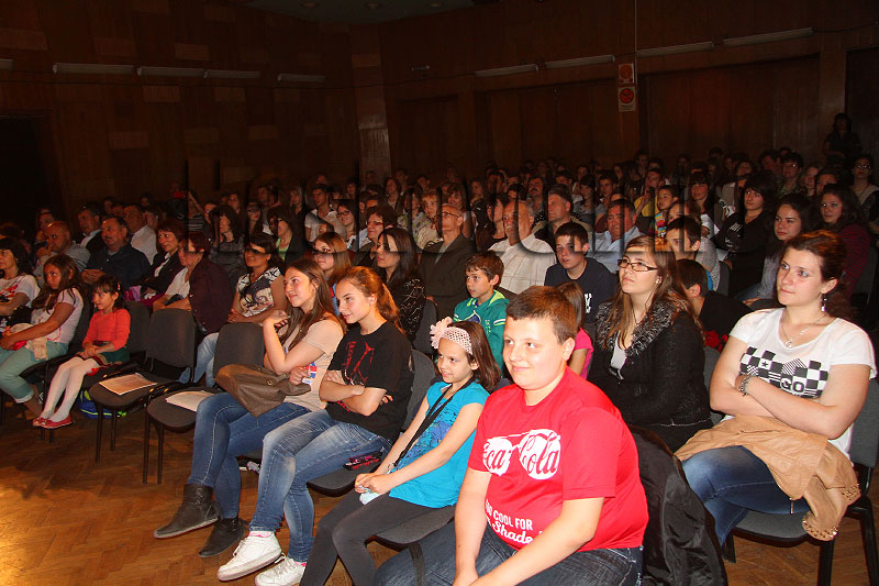 Театър Театър