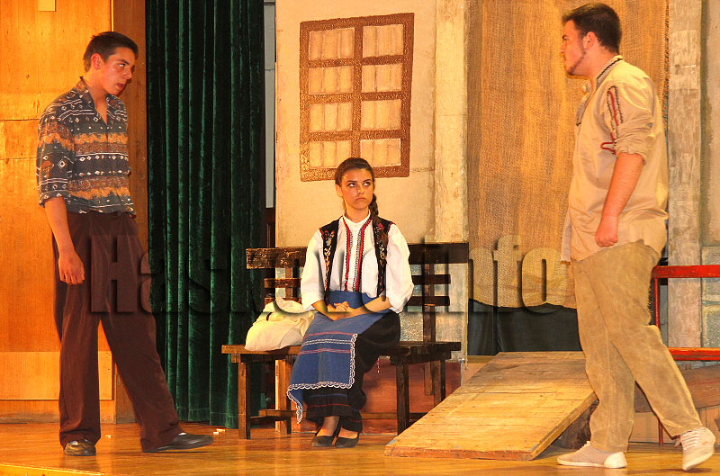 Театър Театър