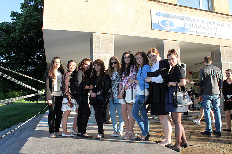 Абитуриенти Абитуриенти