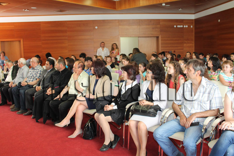 Поети Поети