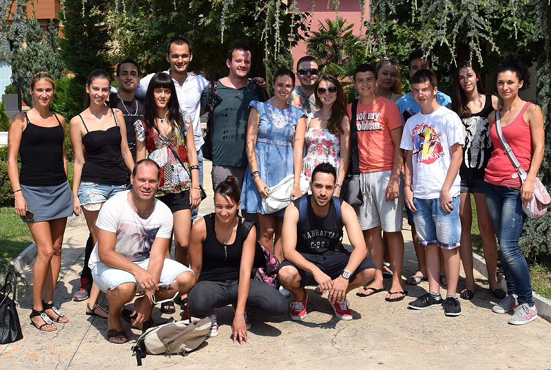 Младежи Младежи