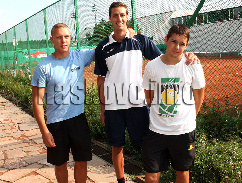 Тенис Тенис