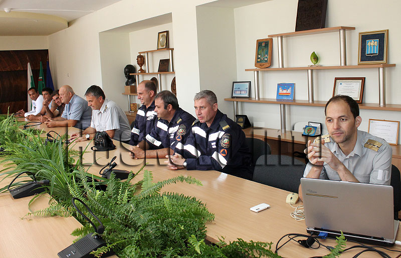 Спасители Спасители