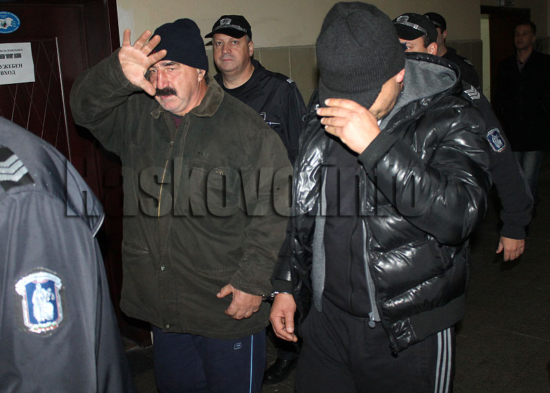 Обвиняеми, архив