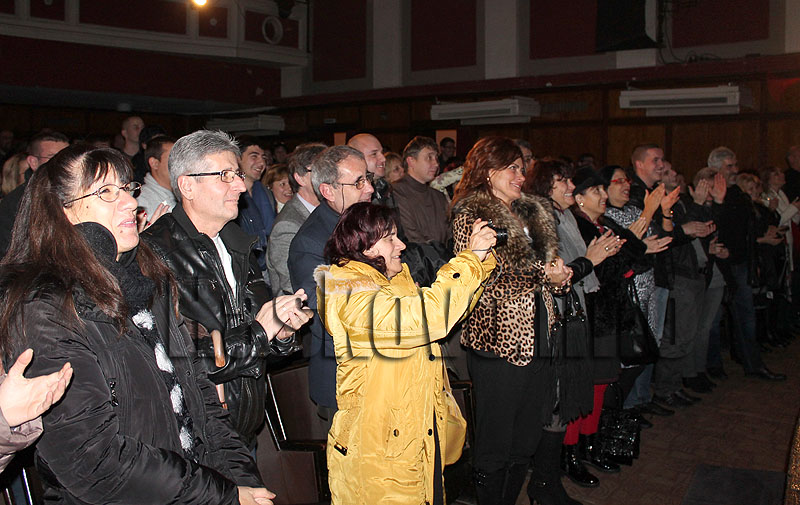 Театър Театър