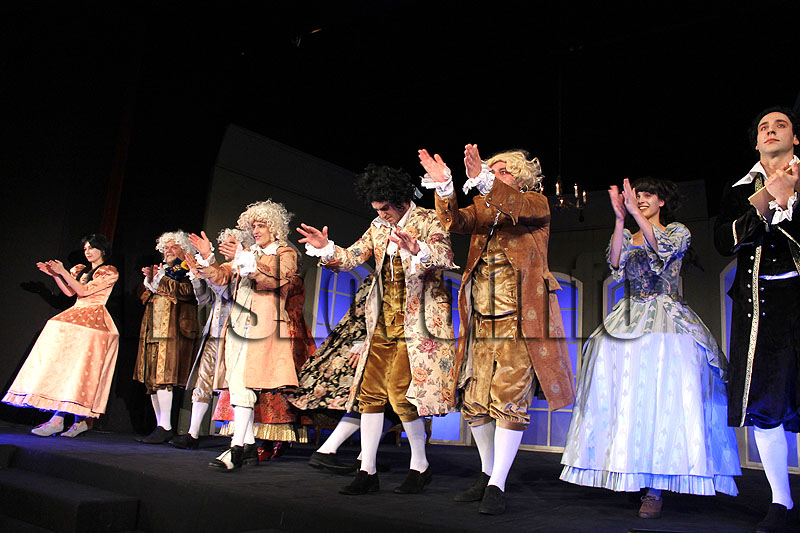 Театър Театър