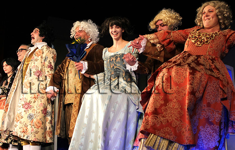 Театър Театър