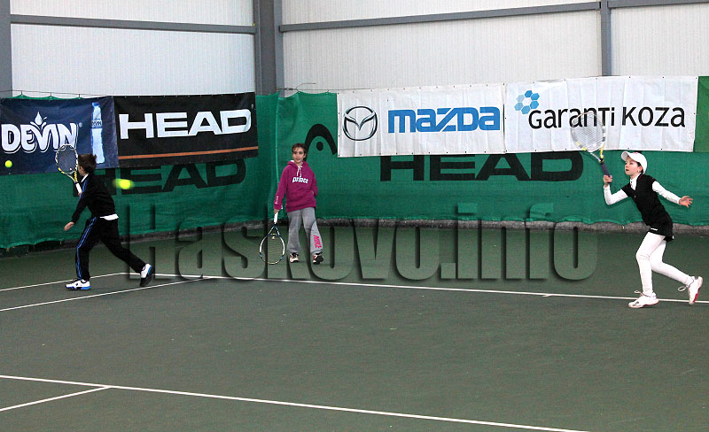 Тенис Тенис